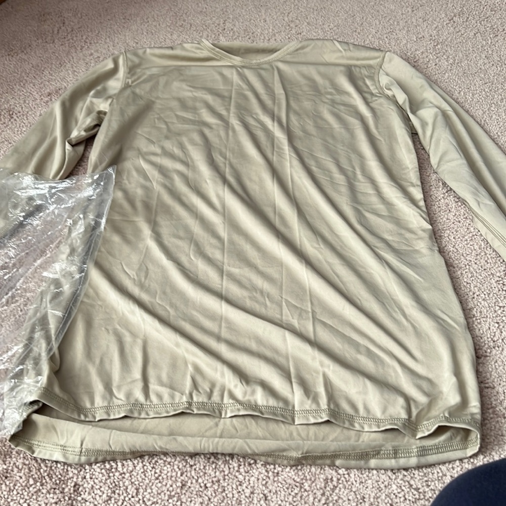 U.S. Army light weight cold weather shirt long sleeve NWT size Small Reg